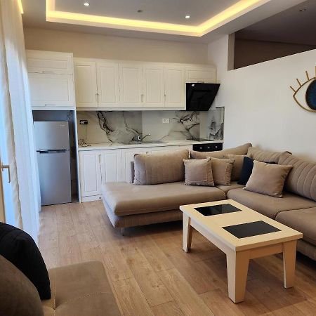 Dian'S Apartments Ксамил Екстериор снимка