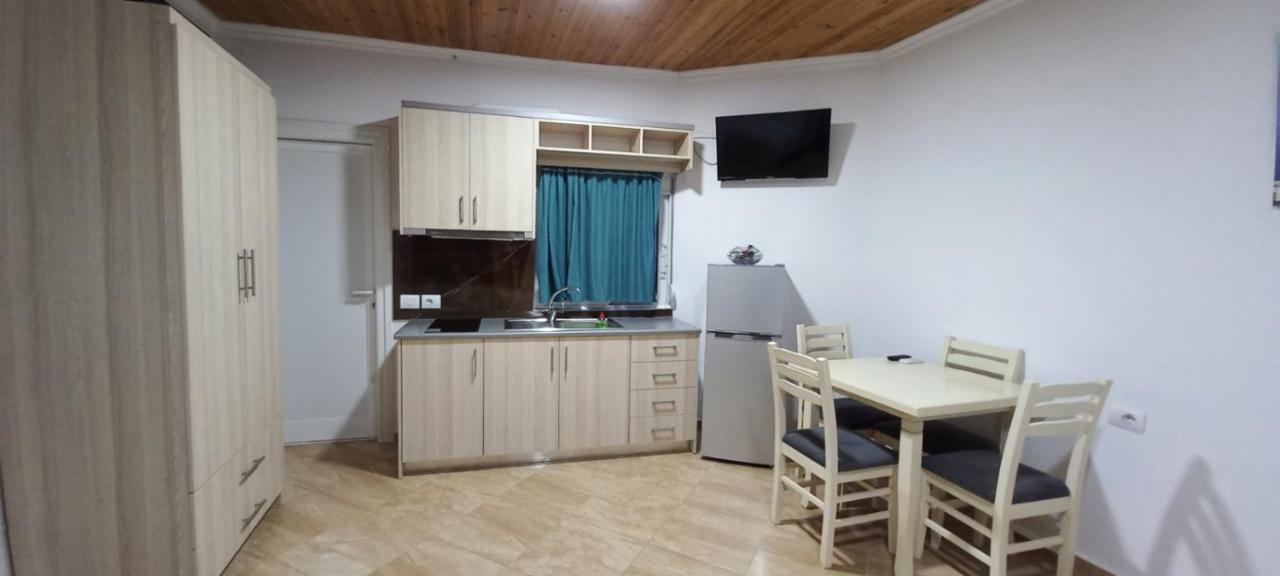 Dian'S Apartments Ксамил Екстериор снимка