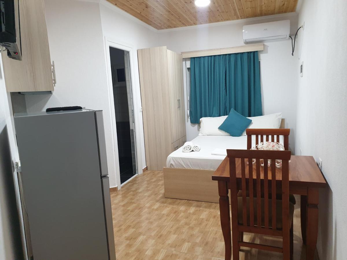 Dian'S Apartments Ксамил Екстериор снимка