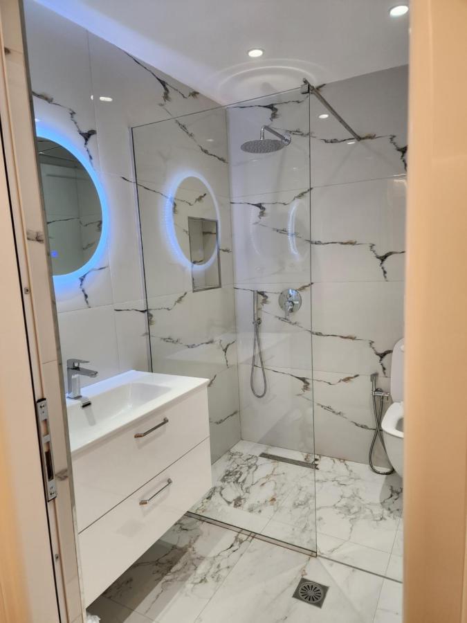 Dian'S Apartments Ксамил Екстериор снимка