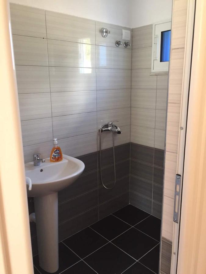 Dian'S Apartments Ксамил Екстериор снимка